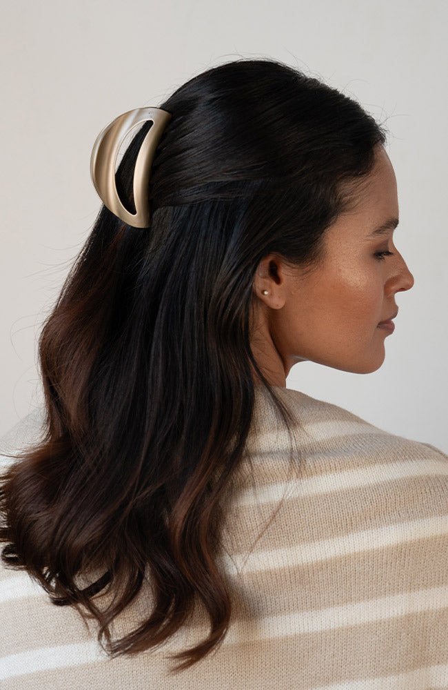 Belle Cutout Curve Claw Clip